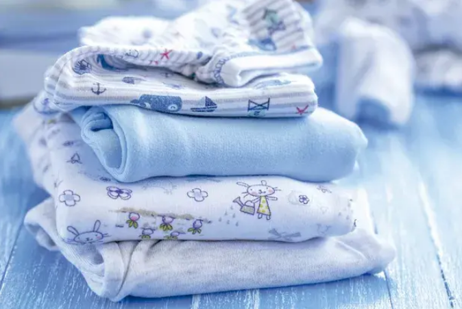 Enxoval delicado e confortável: Melhores tecidos para a cama do bebê