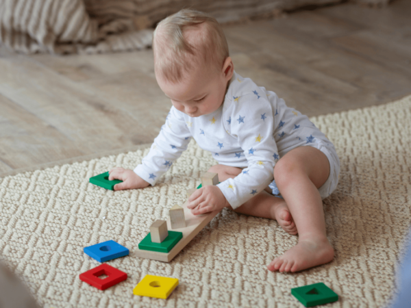 Os Primeiros Brinquedos do Bebê: Escolhas Seguras para um Desenvolvimento Saudável