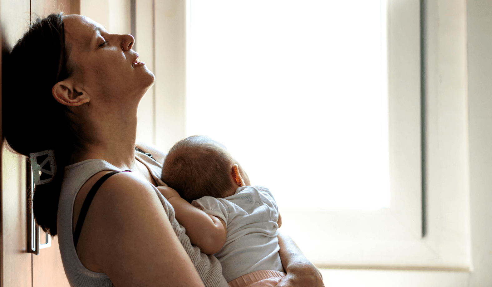 A sobrecarga invisível da Mãe: Como o ambiente pode reduzir o cansaço mental